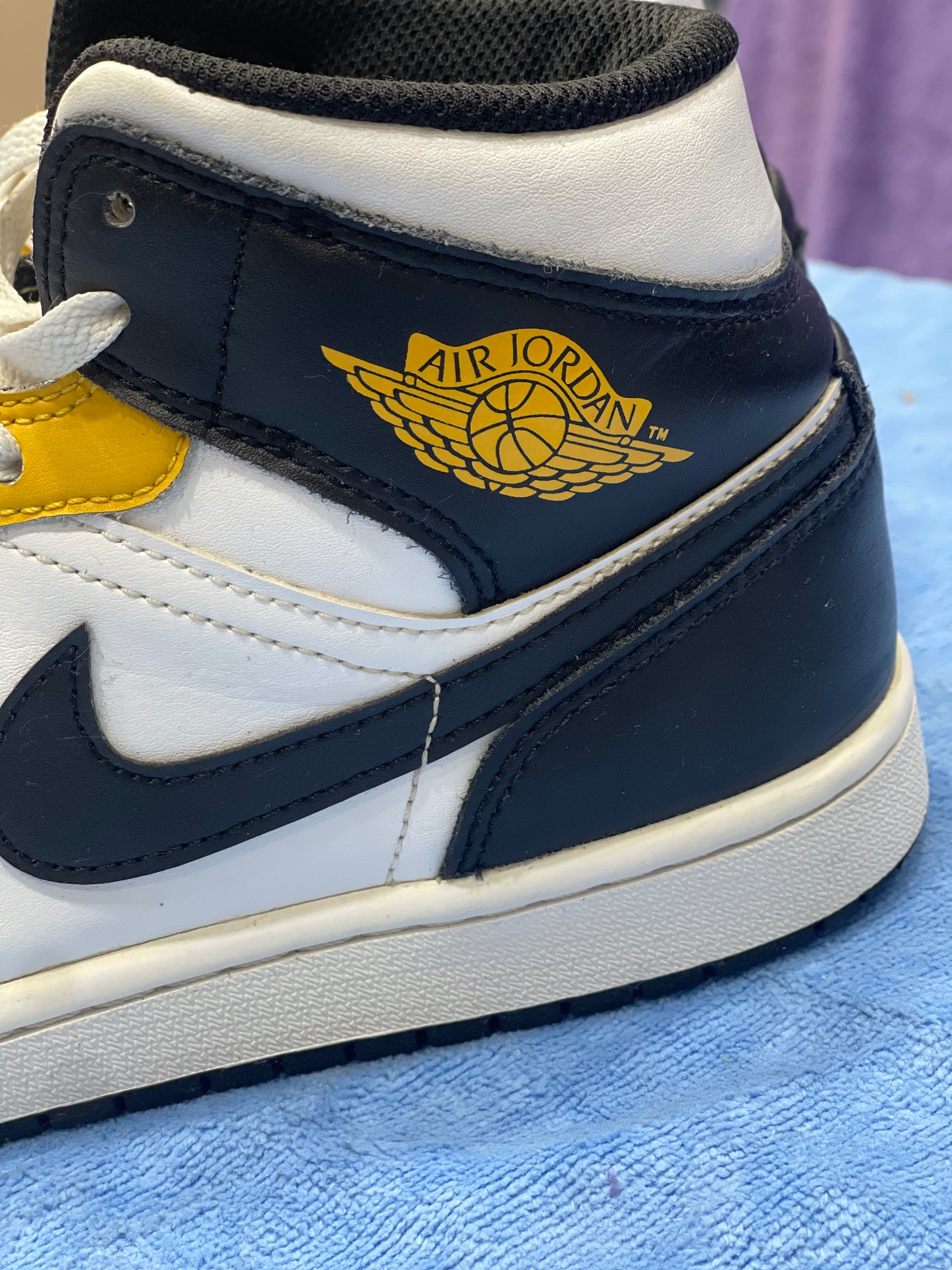 Nike Air Jordan 1 Mid jaune / noir / blanc- Pointure 41
