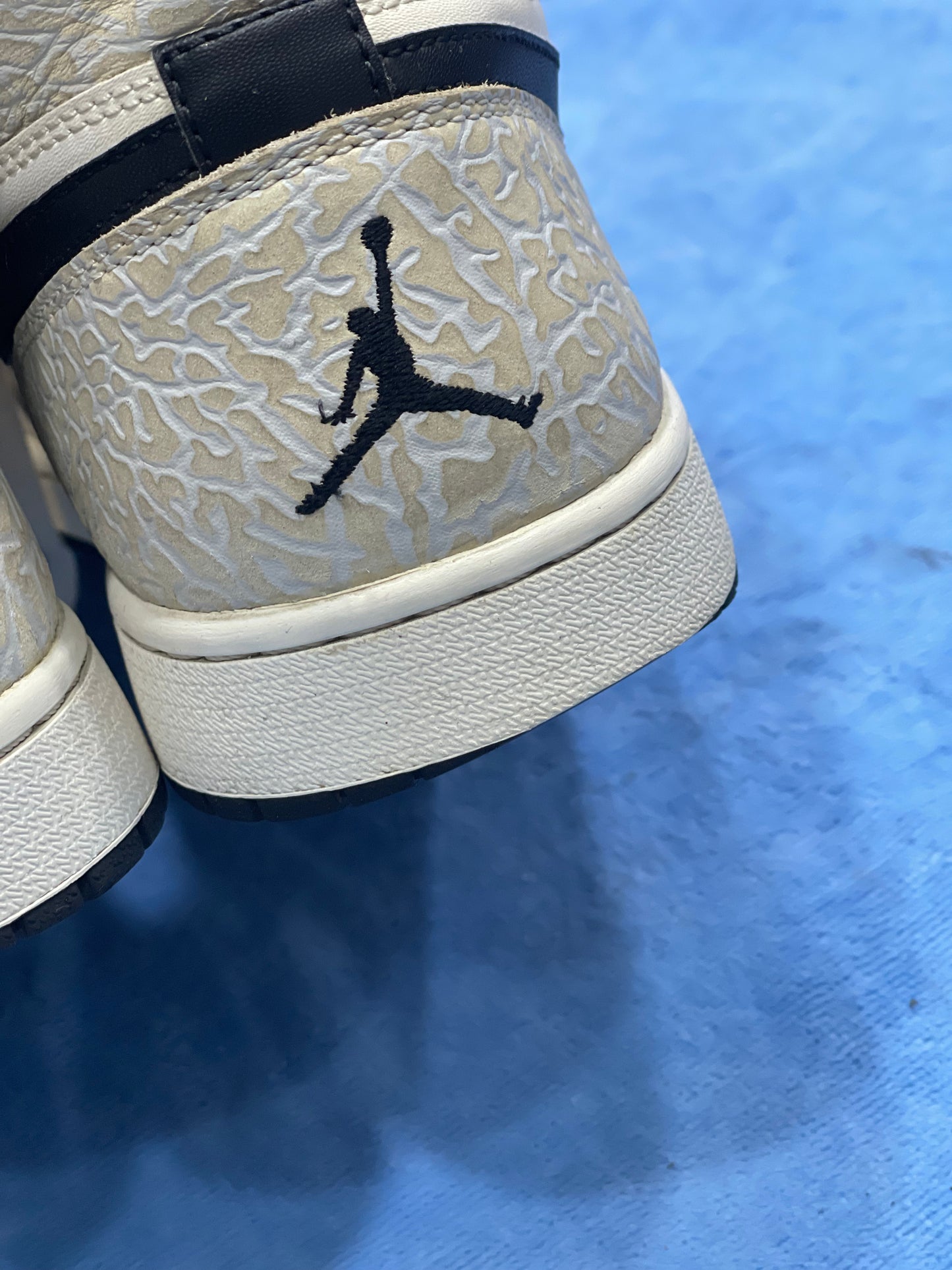 Air Jordan 1 Mid Elephant Print – Blanc/Gris/Noir- Pointure 44