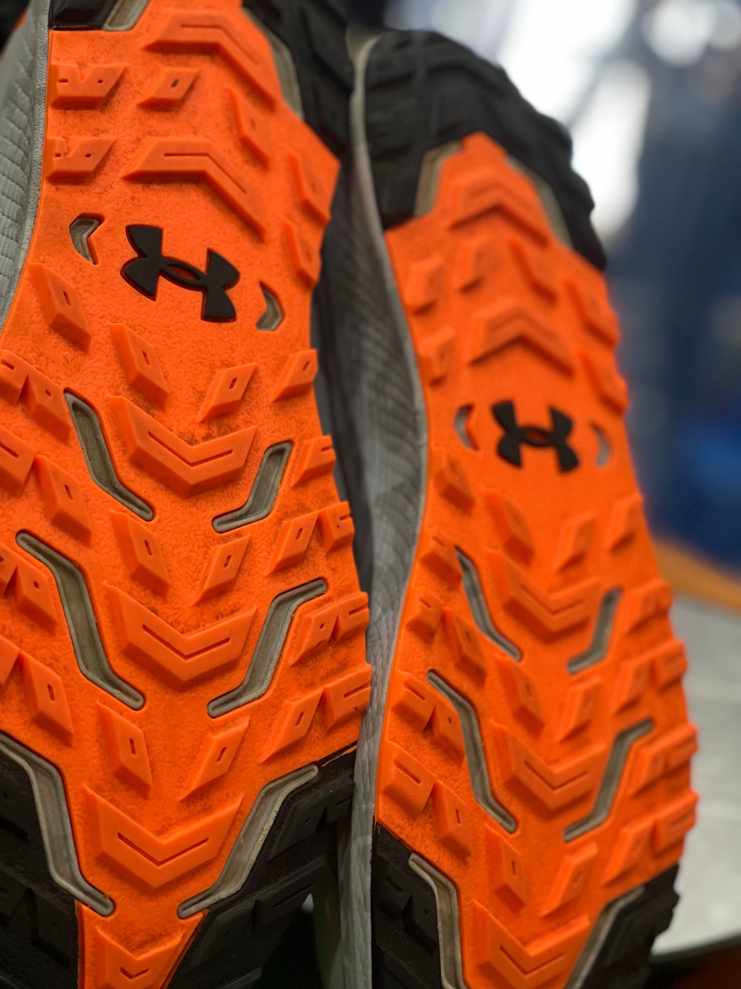 🏷️ Under Armour Gris – Pointure 44