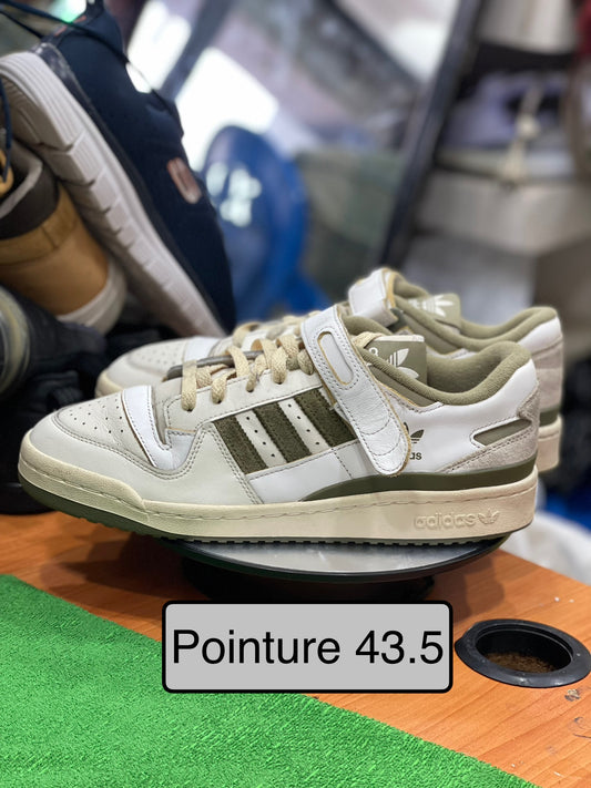 🏷️ Adidas Forum Low – Blanc & Vert Olive – Pointure 43.5