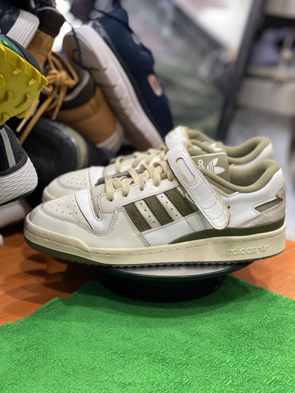 🏷️ Adidas Forum Low – Blanc & Vert Olive – Pointure 43.5