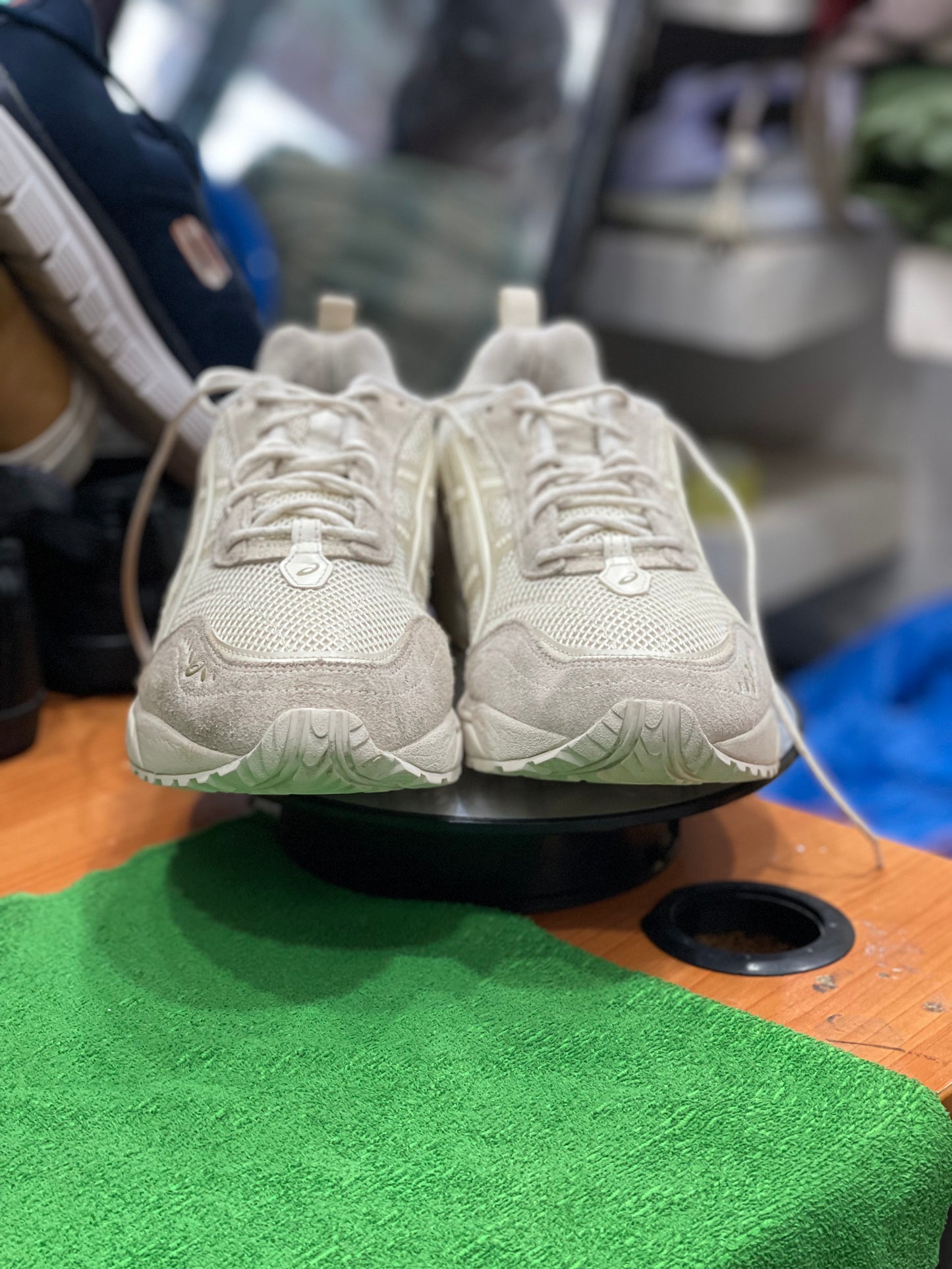 🏷️ Asics 1090 v2 Beige – Pointure 48